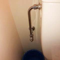 ''名古屋でトイレの給水管から水漏れ…''